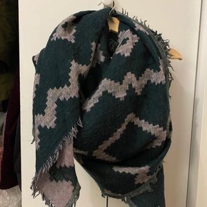 Aritzia Wilfred Diamond Mosaic Blanket Scarf